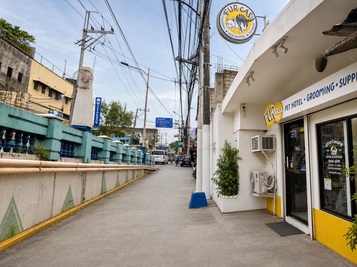 Fur Casa beside the Bambang–San Joaquin Bridge in San Joaquin, Pasig City
